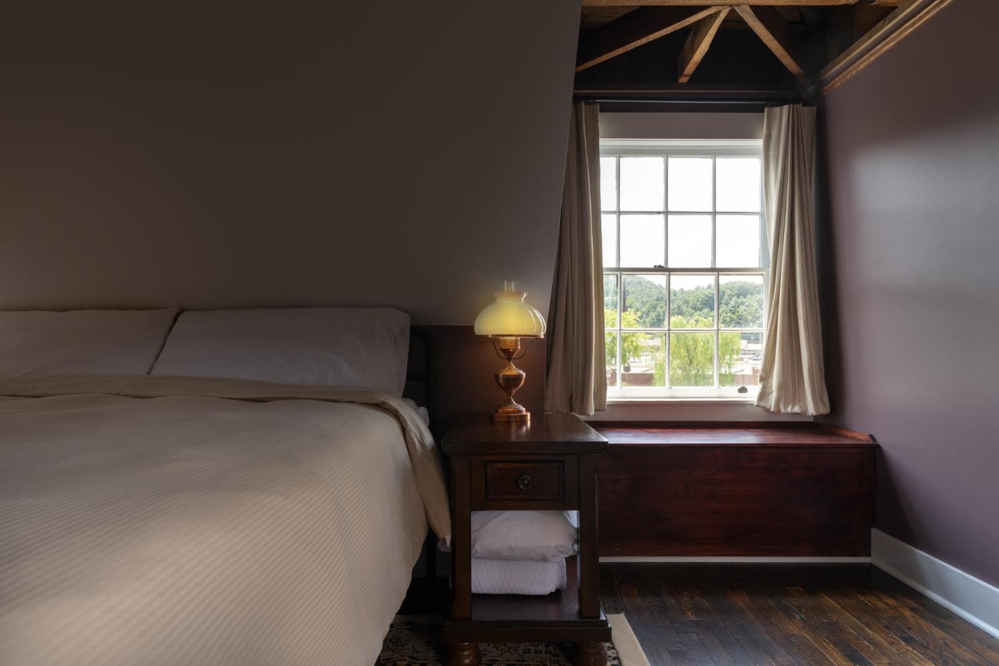 The Nuwray Hotel & Carriage House Burnsville Esterno foto