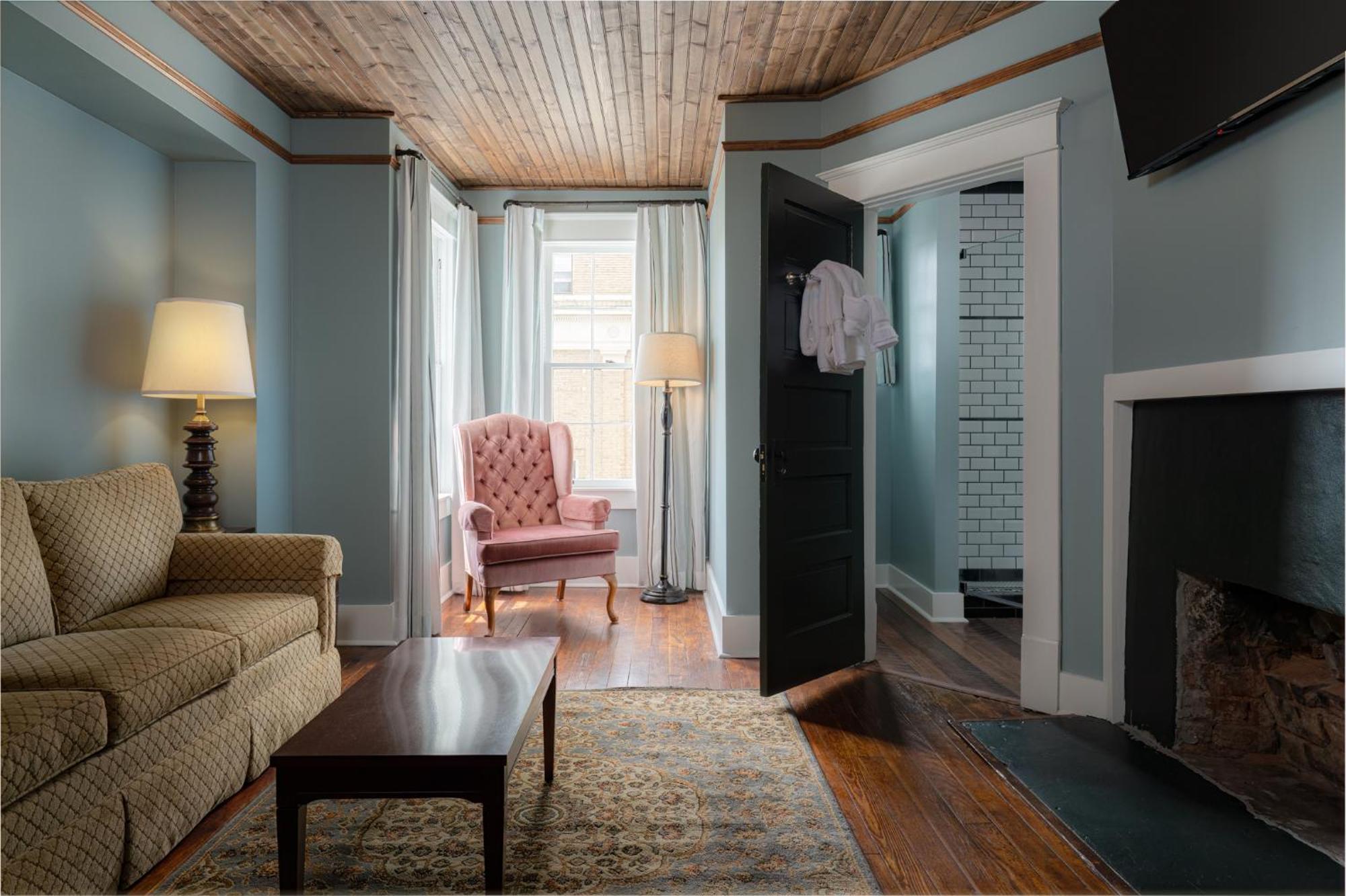 The Nuwray Hotel & Carriage House Burnsville Esterno foto