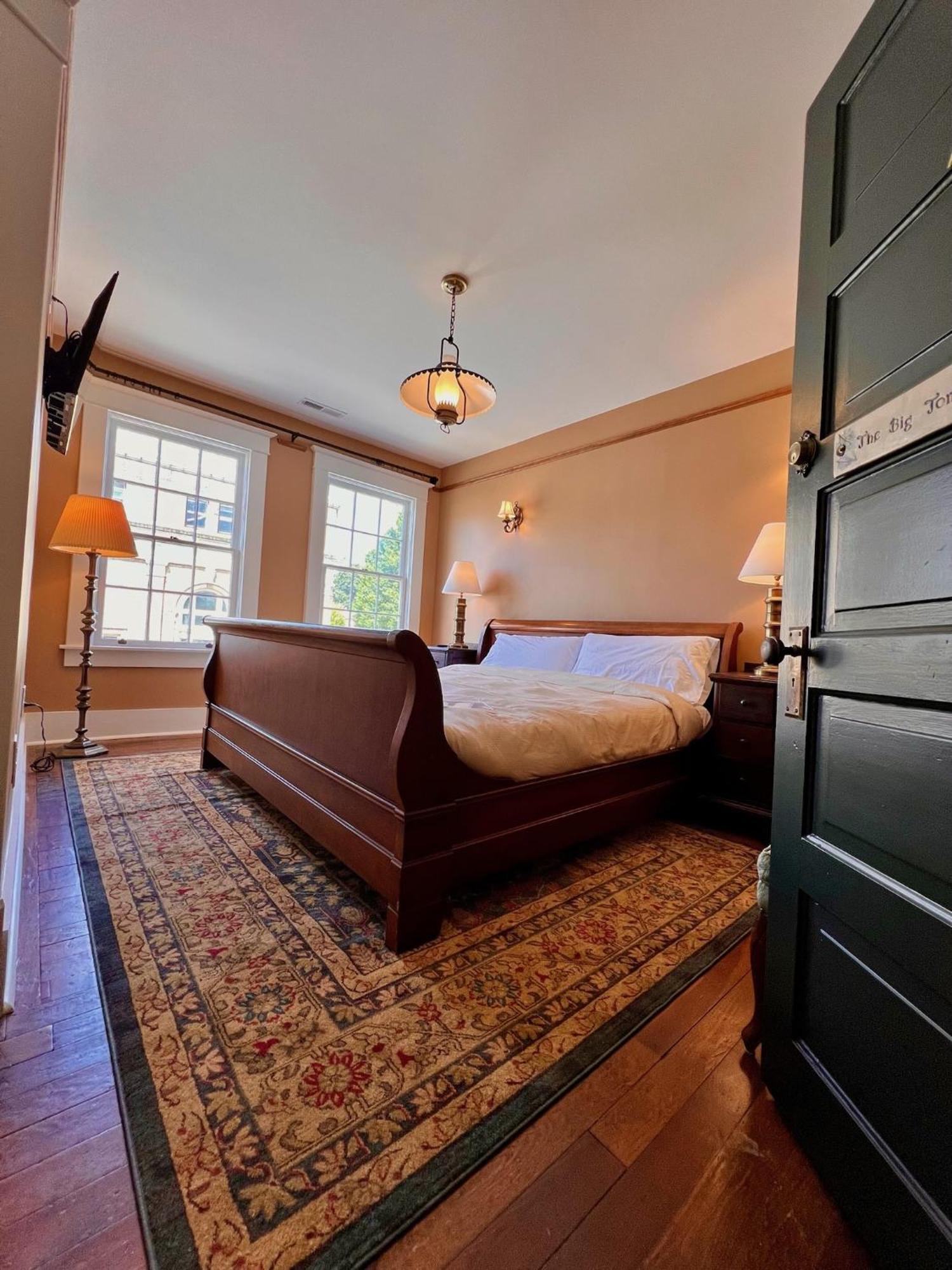 The Nuwray Hotel & Carriage House Burnsville Esterno foto